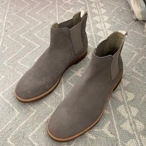 Kenley Suede Crepe-Sole Chelsea Boots - Gray